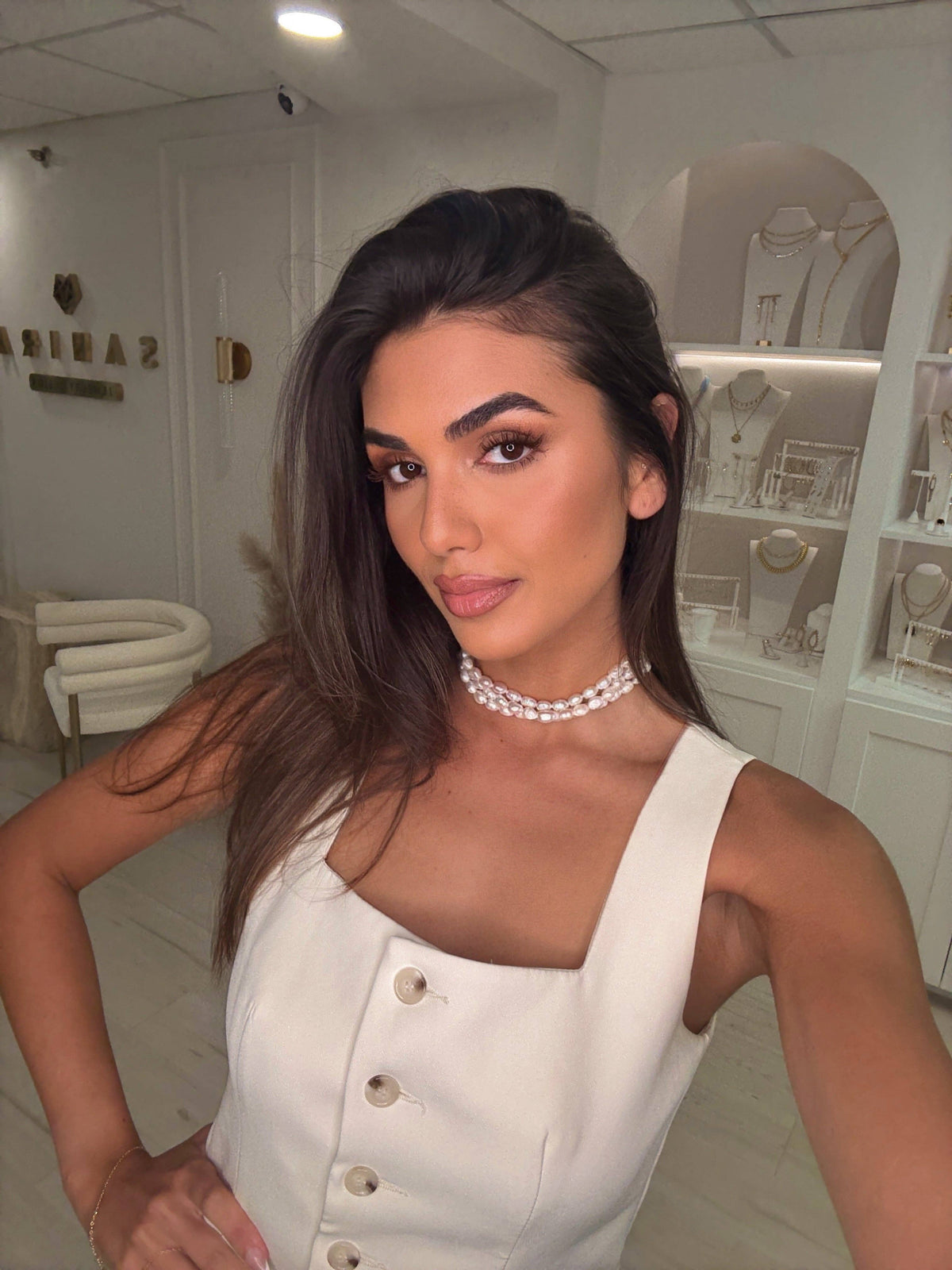 Collana girocollo Sahira Madeline a tre fili di perle – foto 4