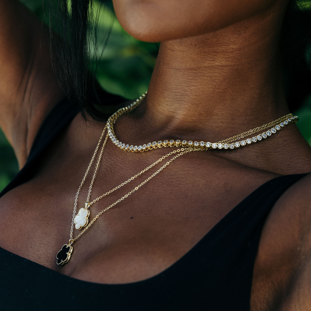 Collana Sahira Adeline dorata con pendente Clover in madreperla – foto 5
